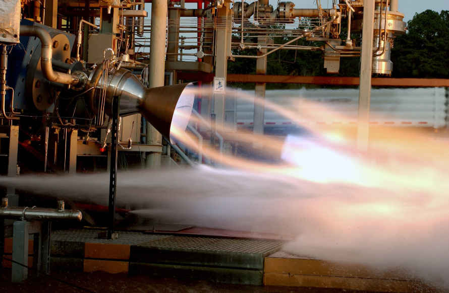 Chambres de combustion et tuyères multi-matériaux