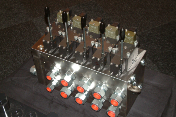 Verteilerblöcke und Hydraulikverteiler