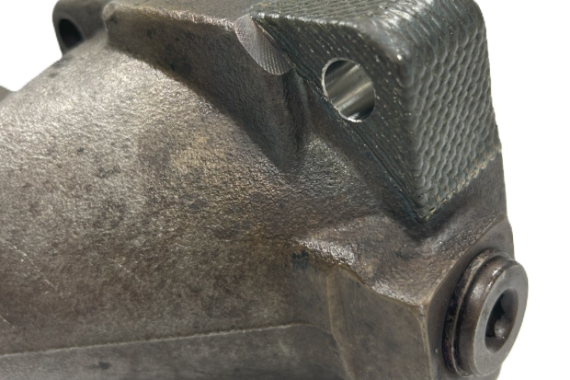 Gebrochenes Motorgehäuse aus Gusseisen – Reparatur durch Gicam 2000 Sotimeco